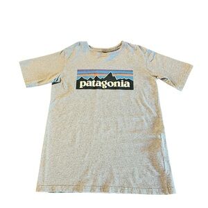 Patagonia Kids Light Gray Short Sleeve Tee Size 10(M)